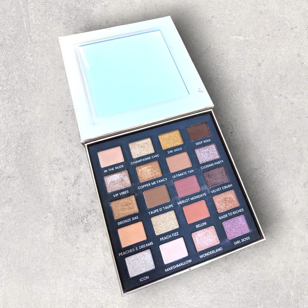 Iconic London Day to Slay Eyeshadow Palette